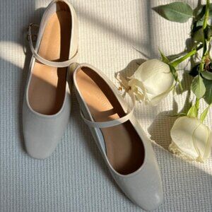 The Unbranded Brand Women's Cream and White Ballet-shoes